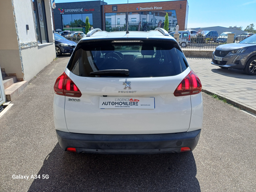 Peugeot 2008 — 8