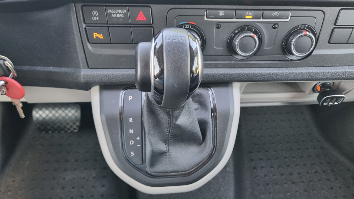 Volkswagen Transporter — 22