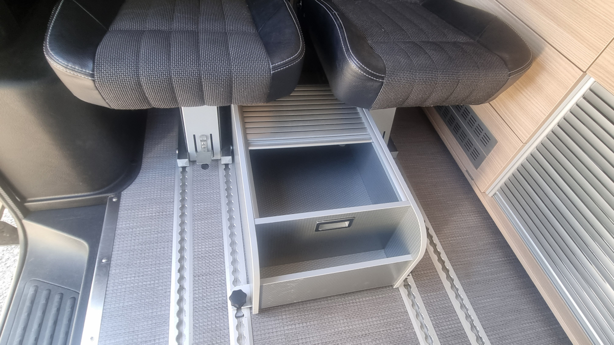 Volkswagen Transporter — 25