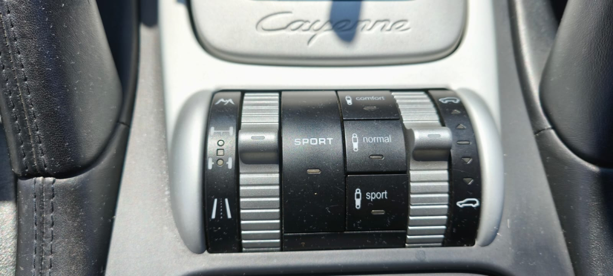Porsche Cayenne — 17
