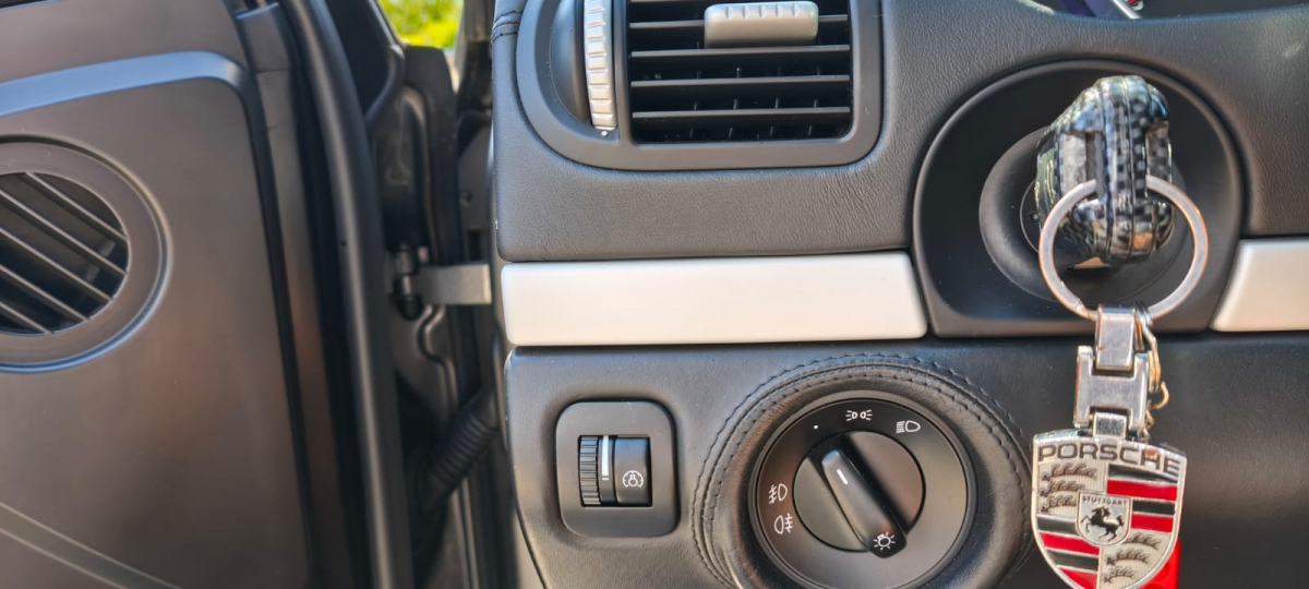 Porsche Cayenne — 32