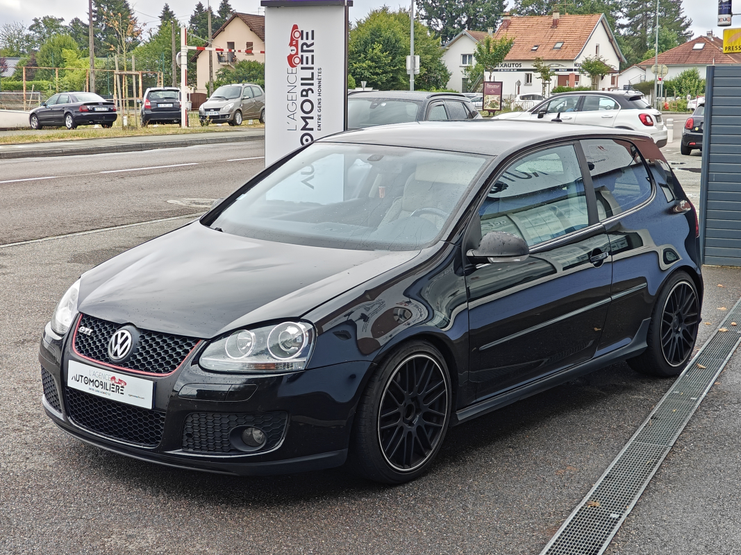 Volkswagen Golf — 3