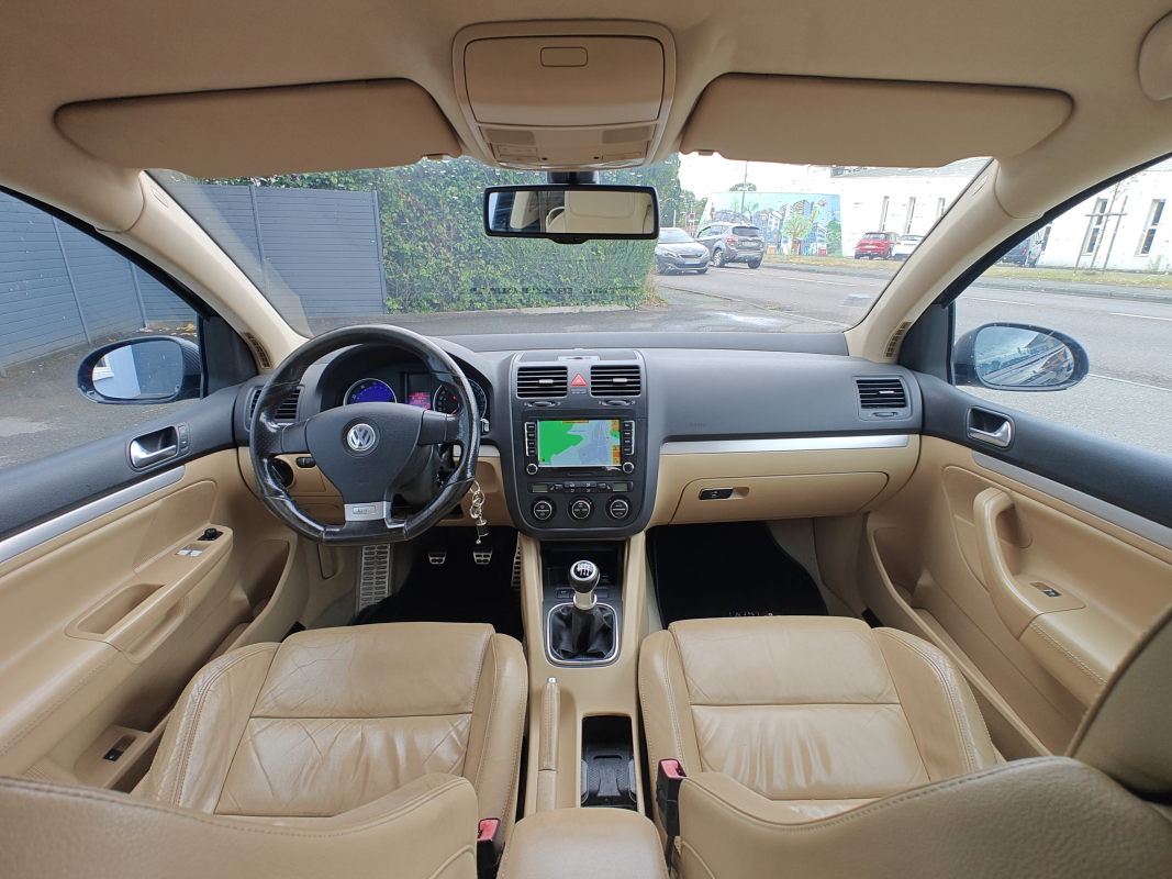Volkswagen Golf — 17