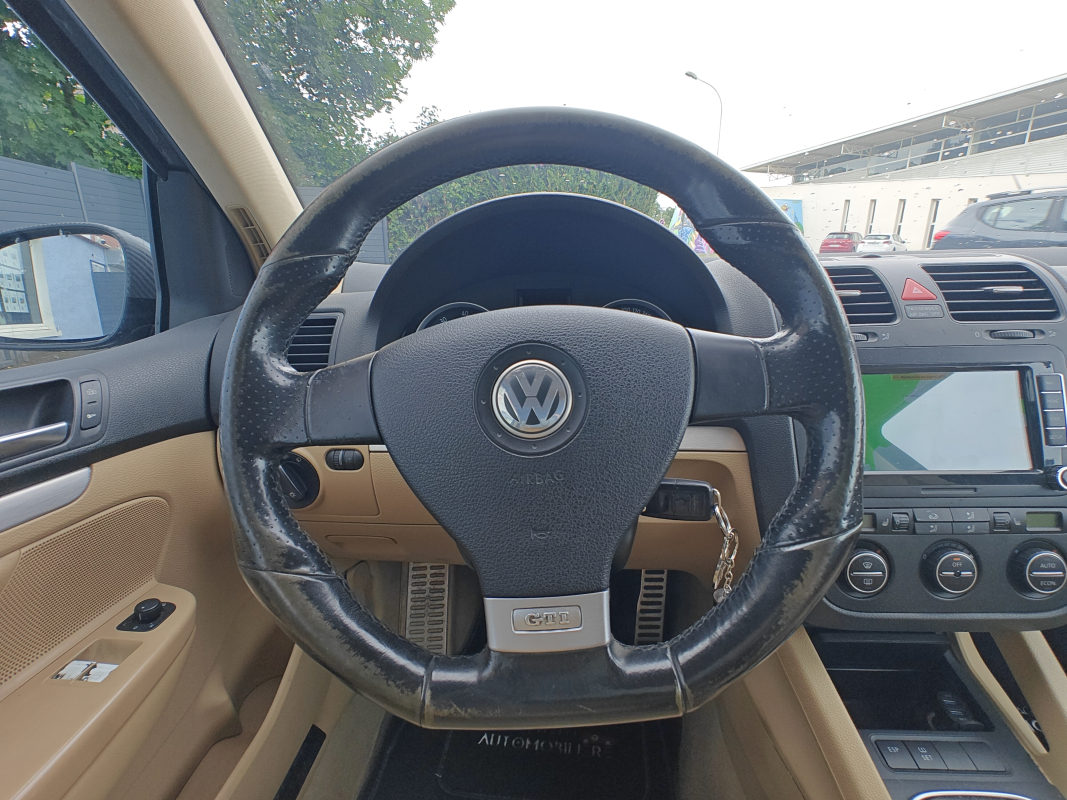 Volkswagen Golf — 19