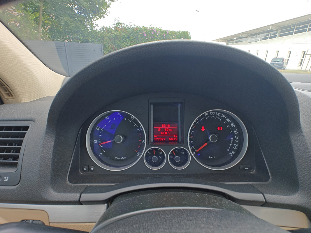 Volkswagen Golf — 23