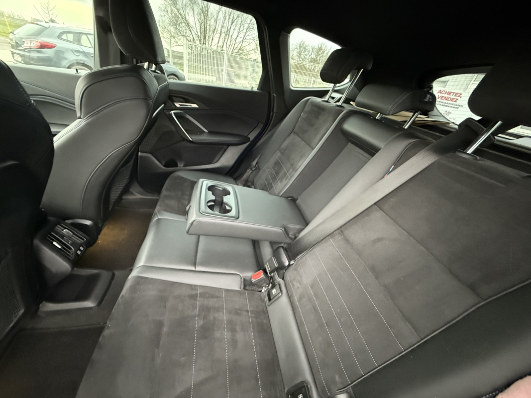 Bmw iX1 — 11