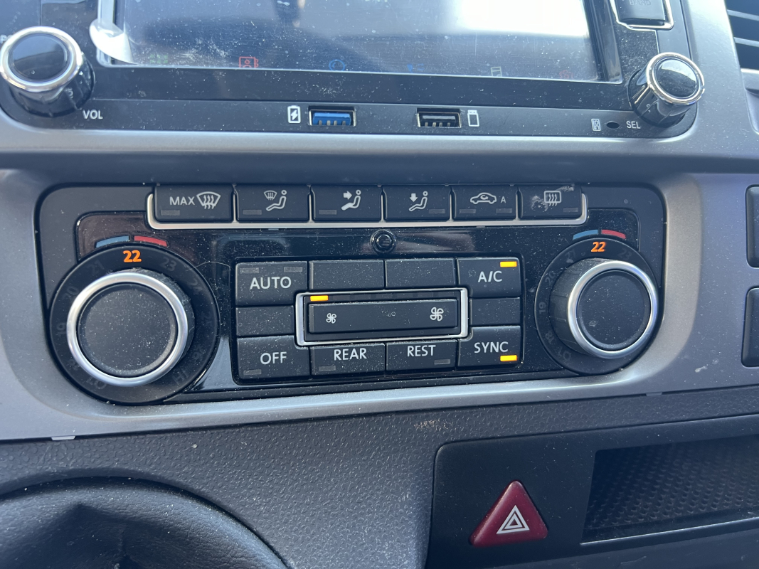 Volkswagen Multivan — 31
