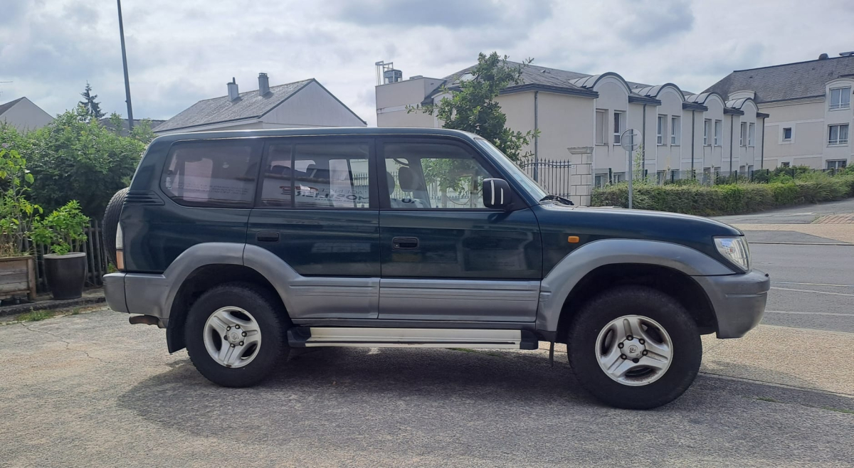 Toyota Land Cruiser — 4
