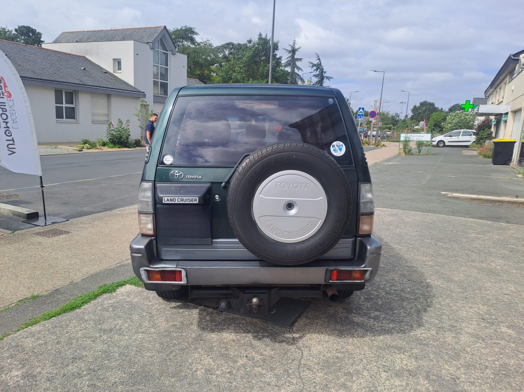 Toyota Land Cruiser — 6