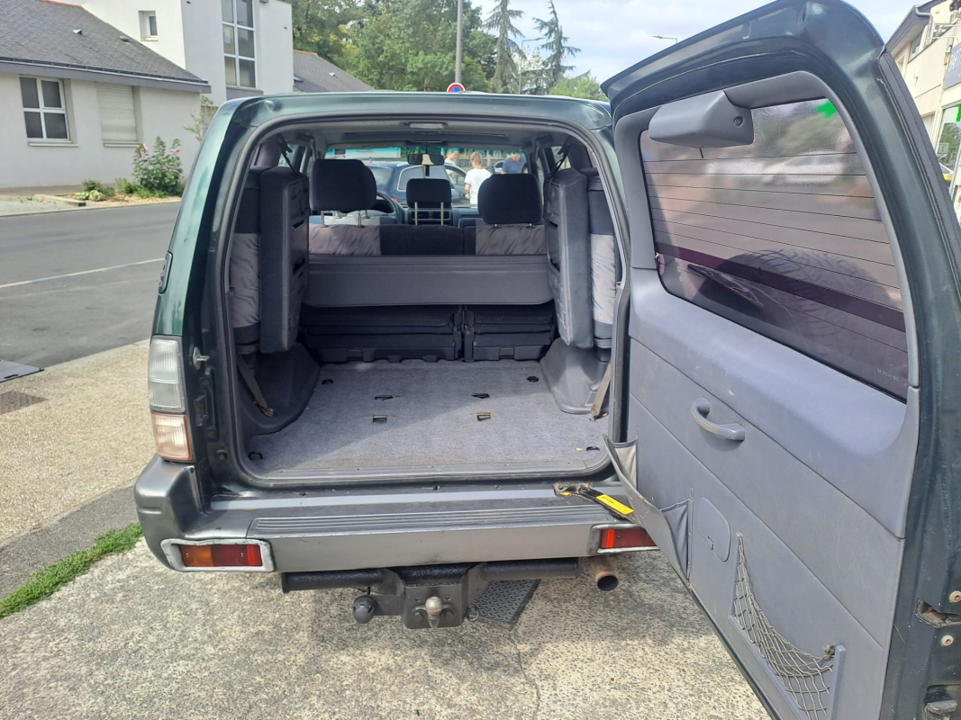 Toyota Land Cruiser — 16