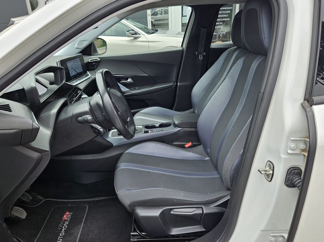 Peugeot 2008 — 12