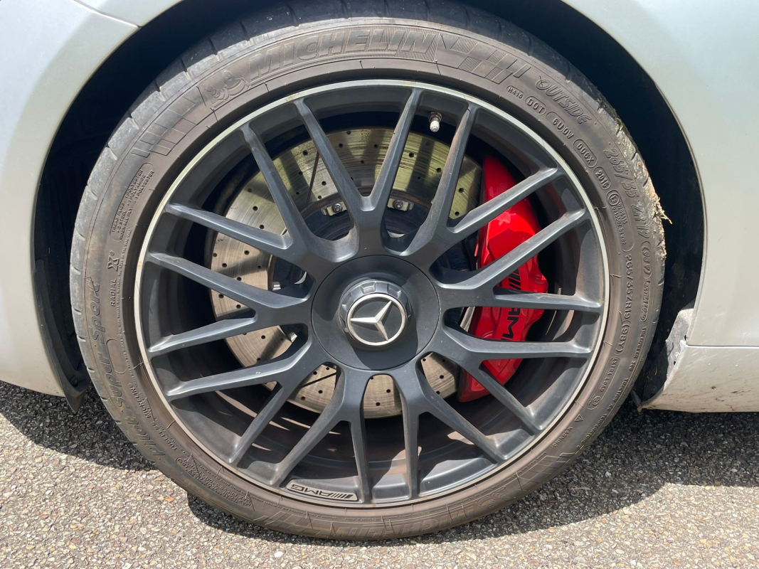 Mercedes AMG-GT — 32