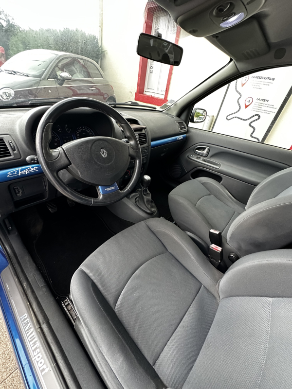 Renault Clio — 12