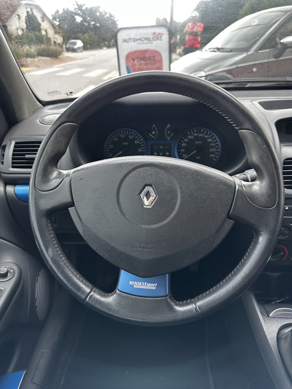Renault Clio — 25