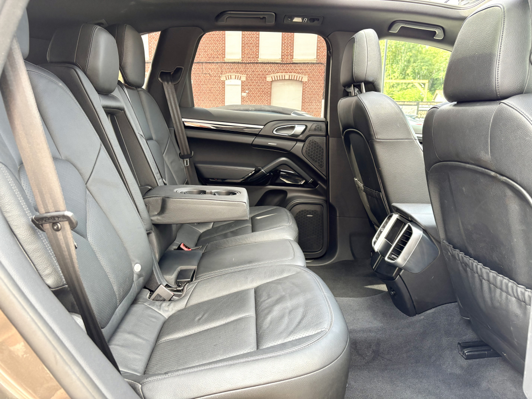 Porsche Cayenne — 23
