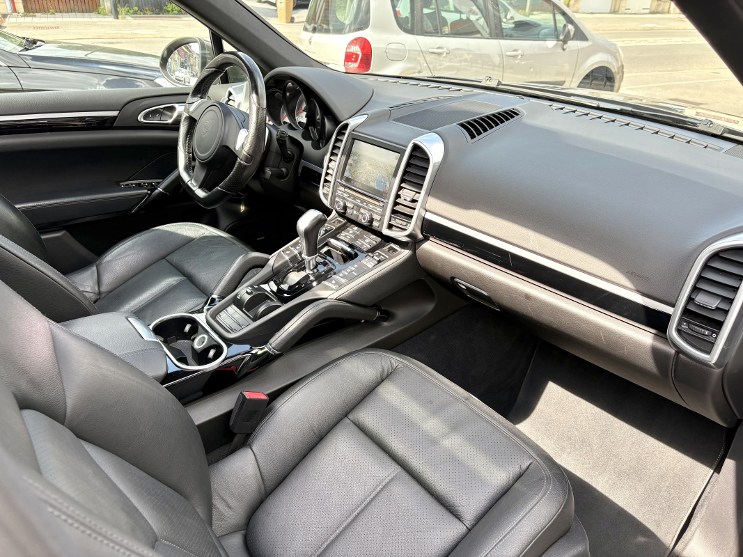 Porsche Cayenne — 12