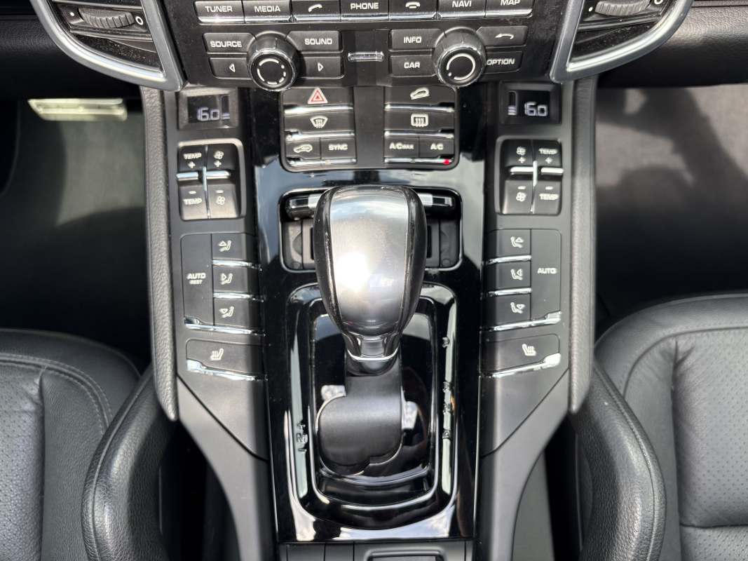 Porsche Cayenne — 19