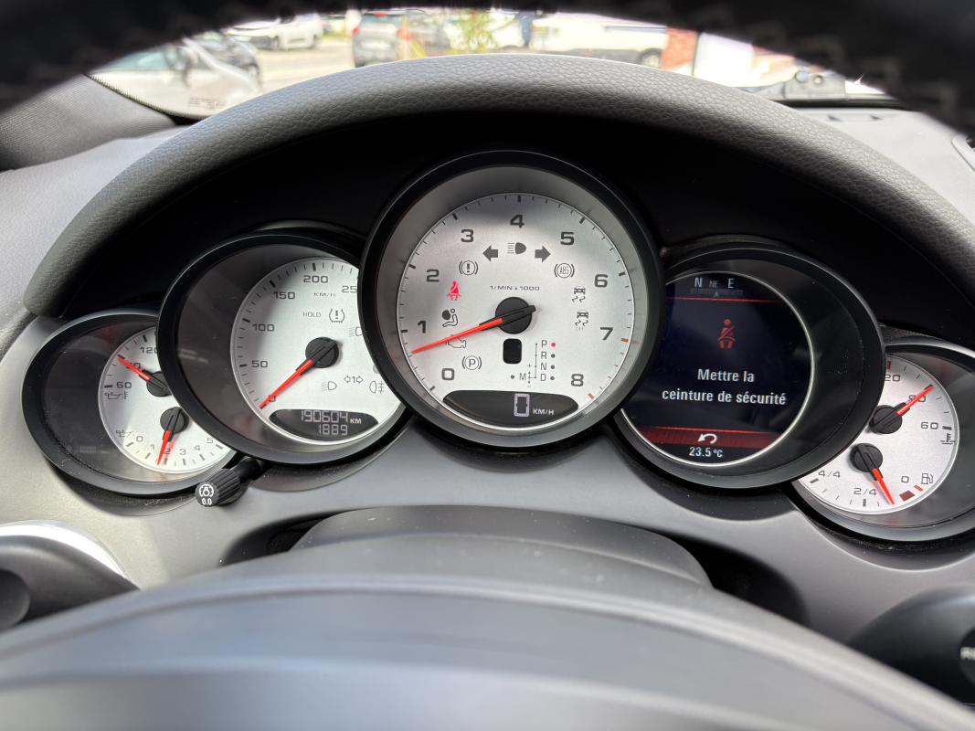 Porsche Cayenne — 16