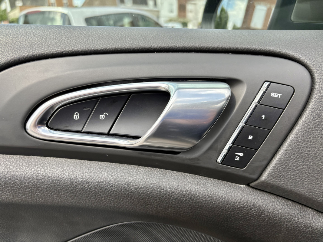 Porsche Cayenne — 25