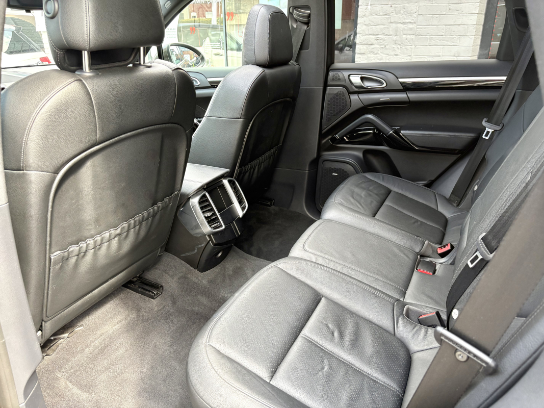 Porsche Cayenne — 24