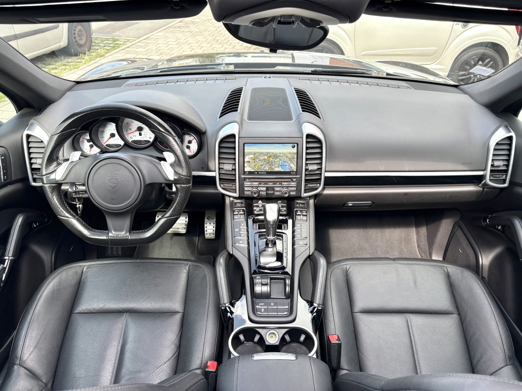 Porsche Cayenne — 11