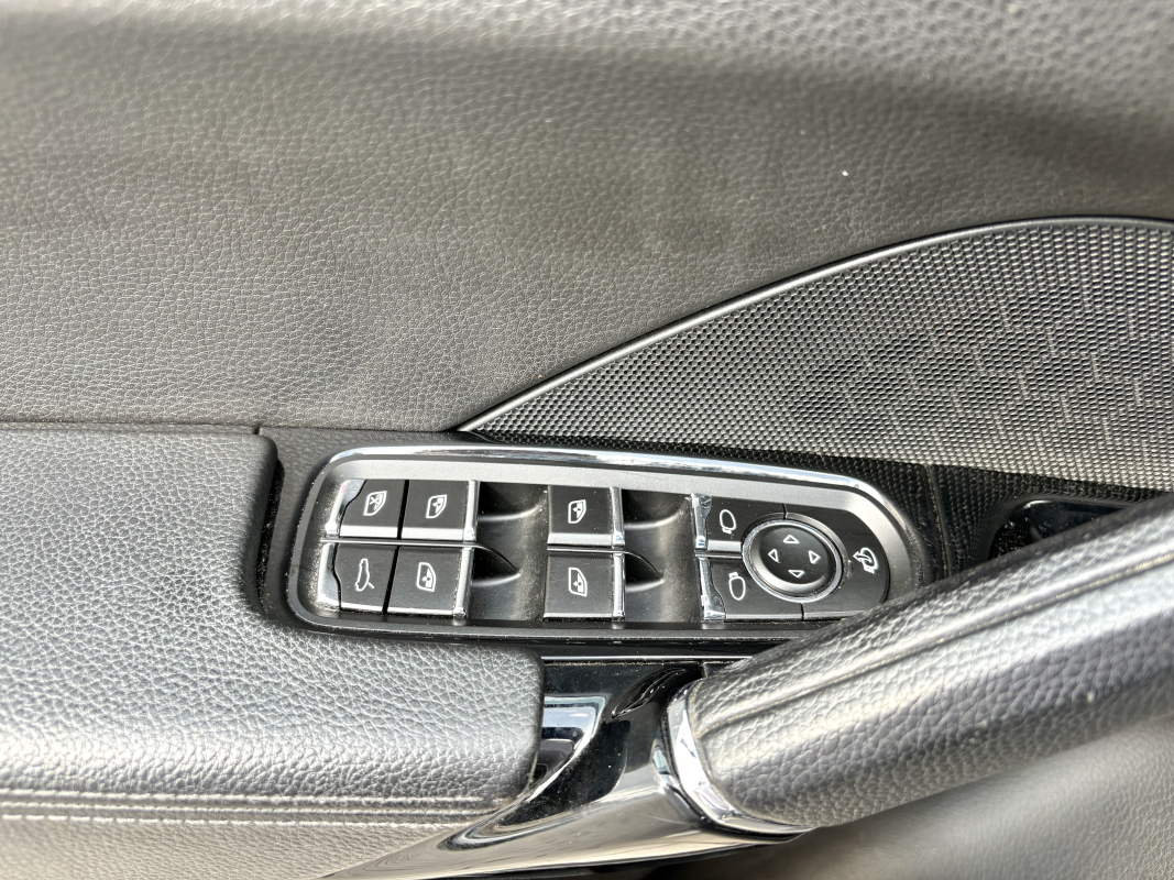 Porsche Cayenne — 26