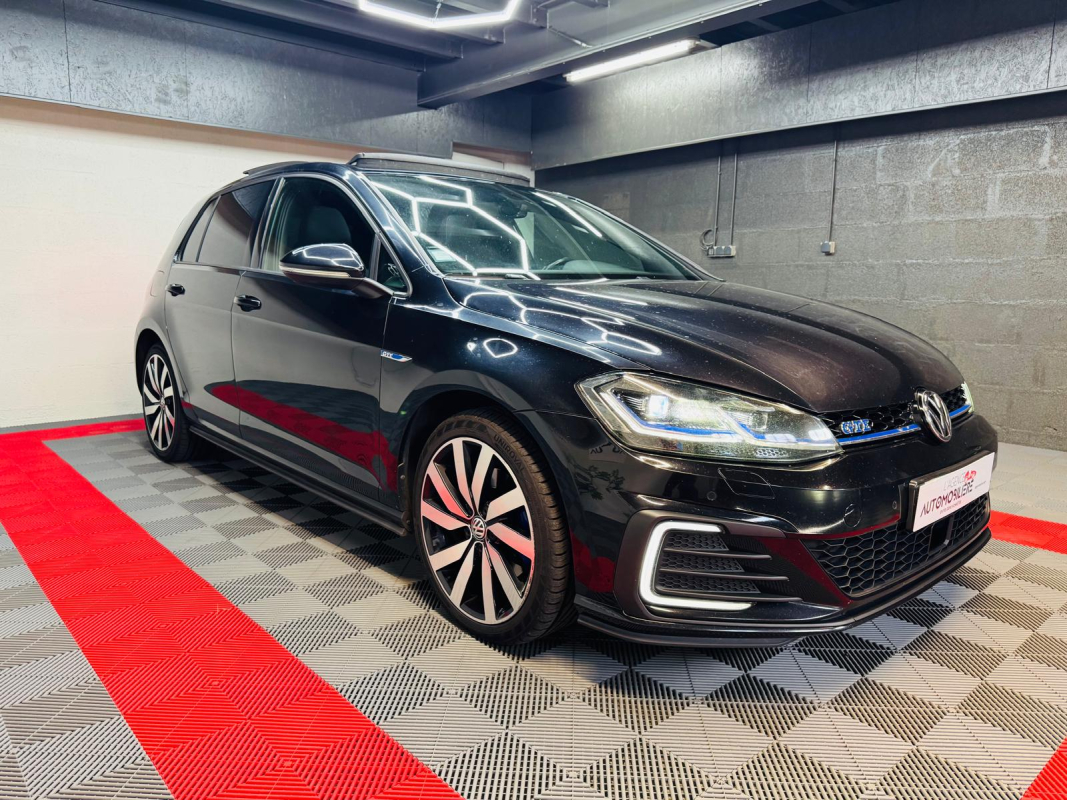 Volkswagen Golf — 3