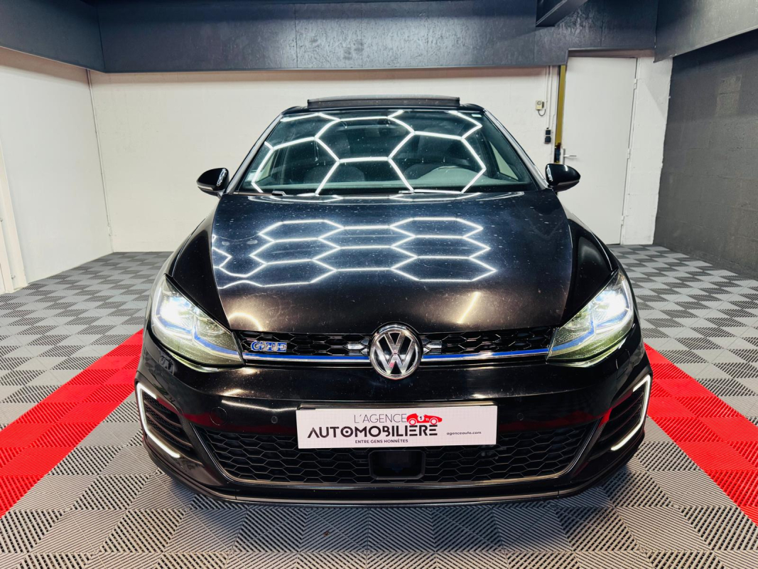 Volkswagen Golf — 2
