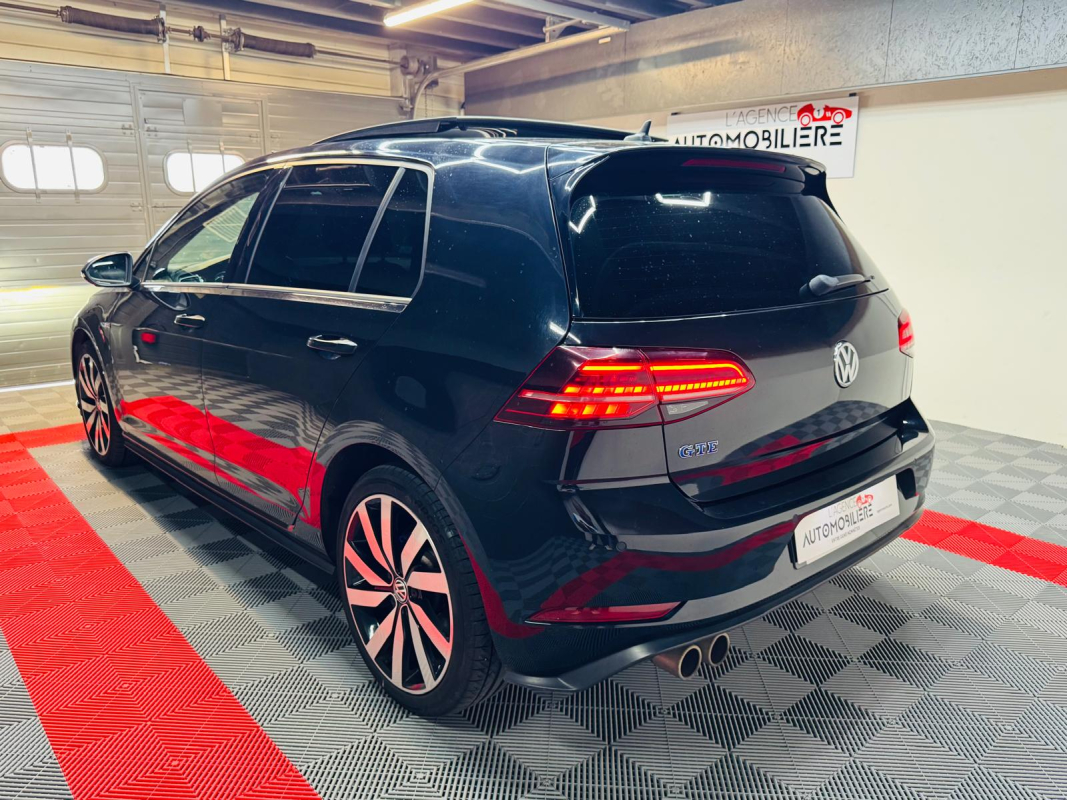 Volkswagen Golf — 7