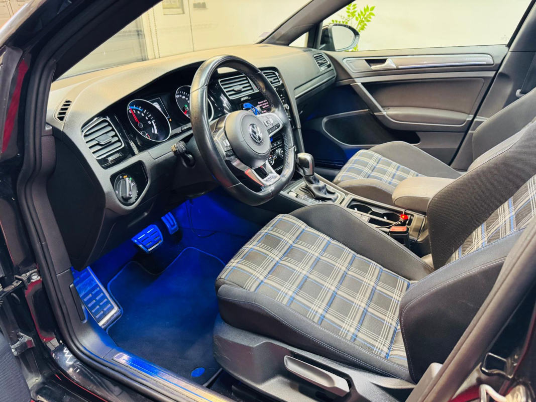 Volkswagen Golf — 11