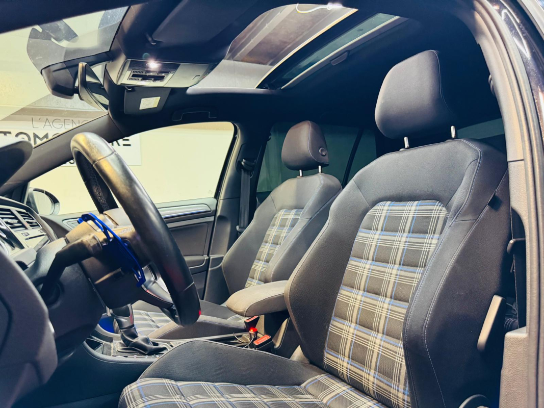 Volkswagen Golf — 10