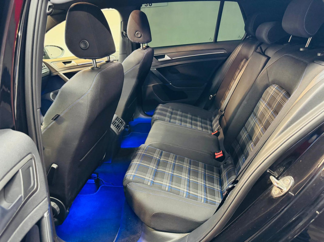 Volkswagen Golf — 17