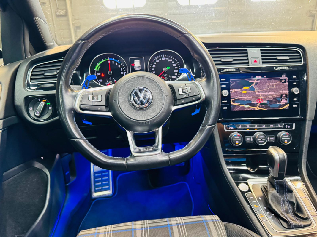 Volkswagen Golf — 13