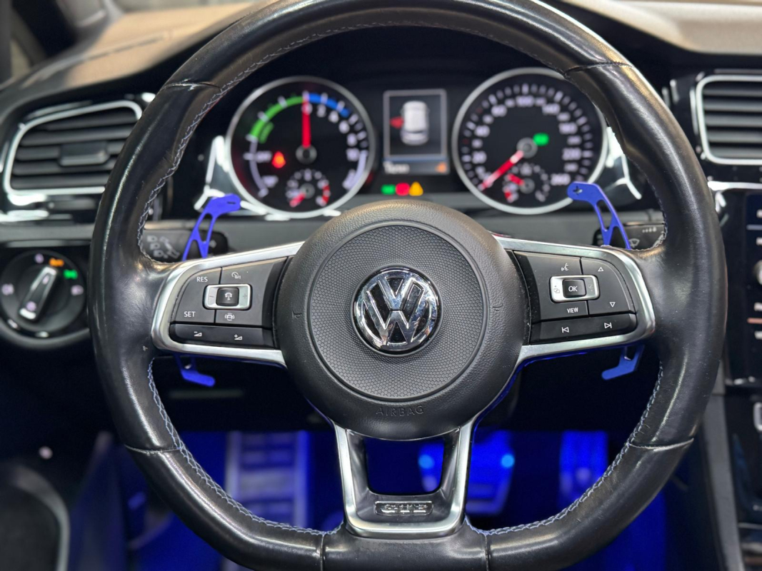 Volkswagen Golf — 16