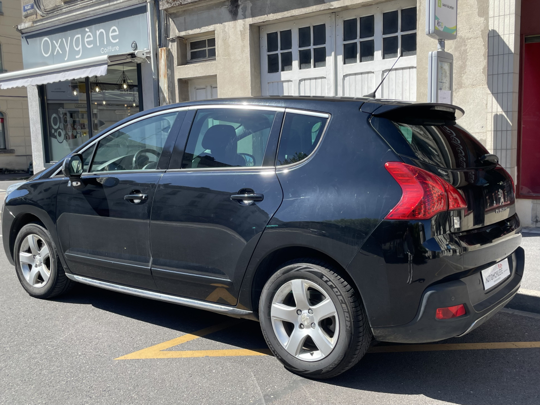 Peugeot 3008 HYbrid4 — 2