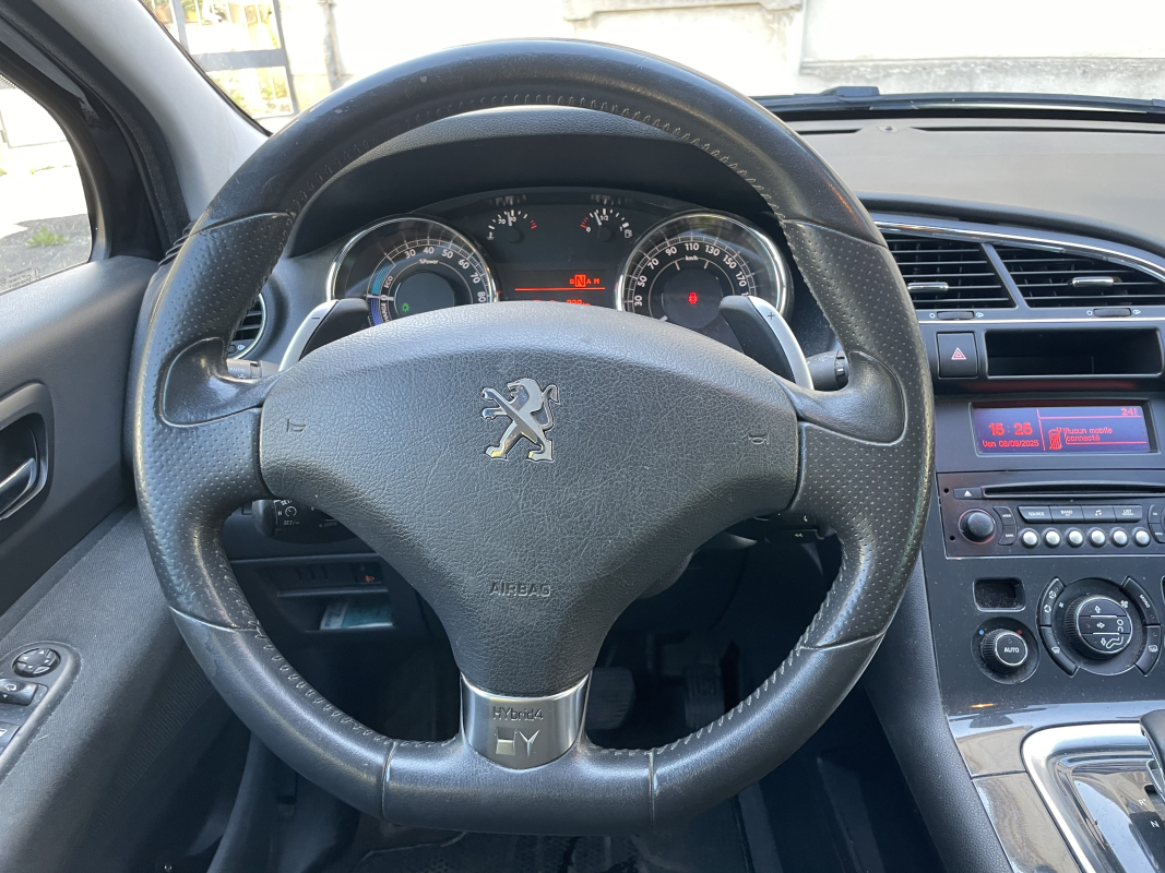 Peugeot 3008 HYbrid4 — 15