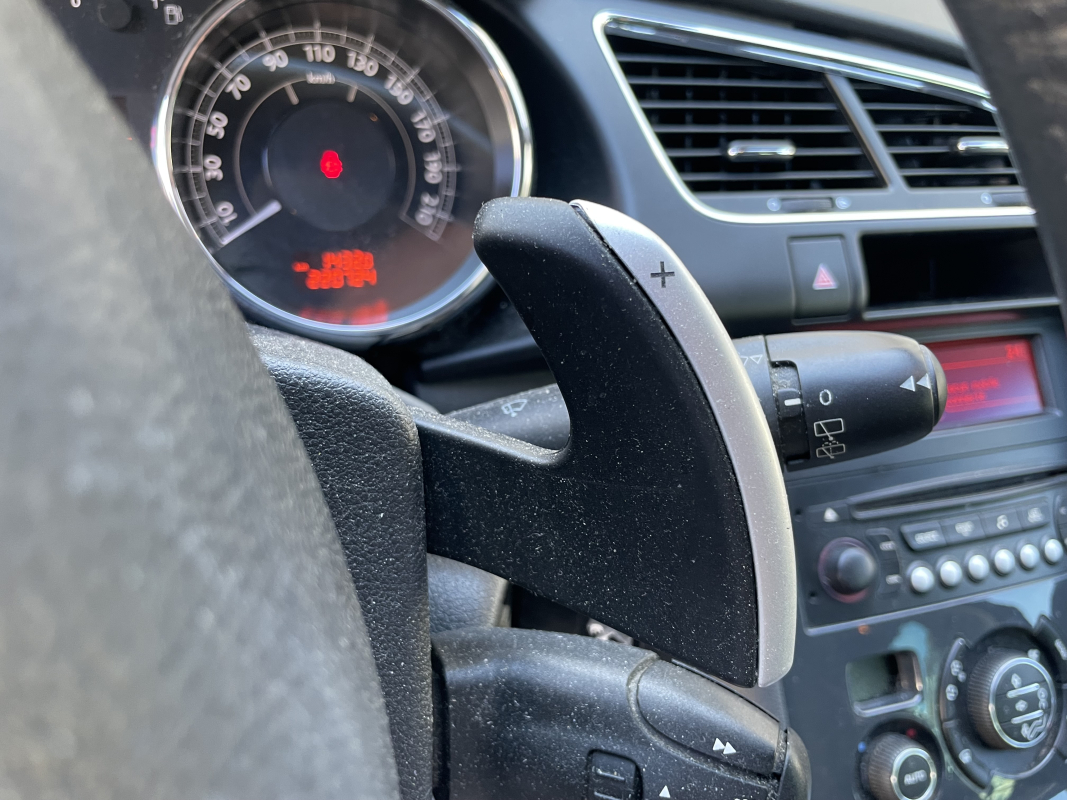 Peugeot 3008 HYbrid4 — 27