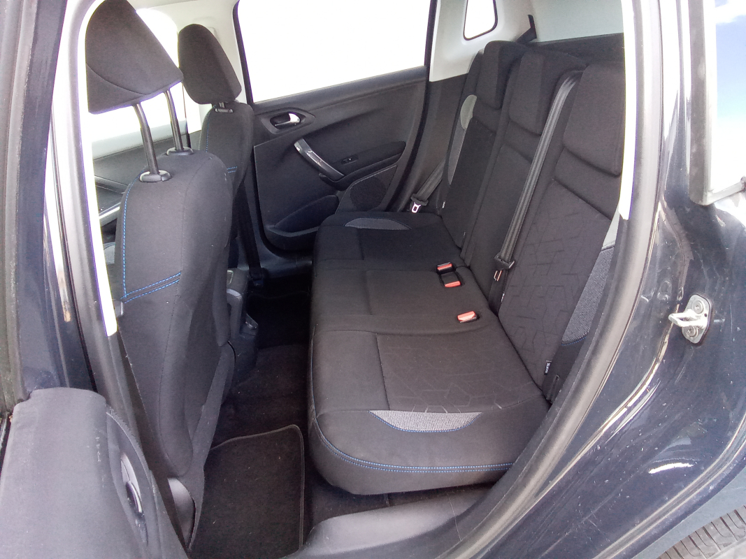 Peugeot 2008 — 15