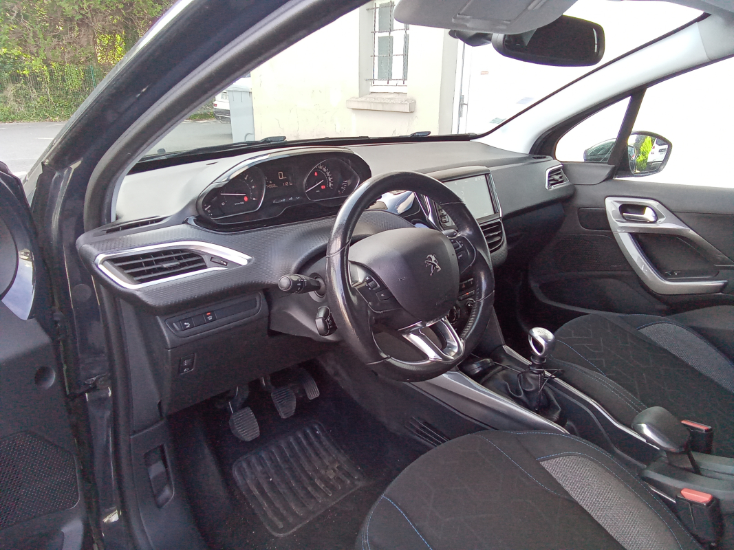 Peugeot 2008 — 8