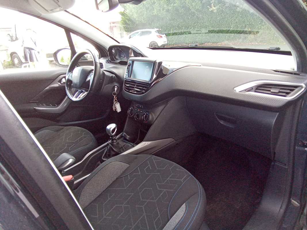 Peugeot 2008 — 12