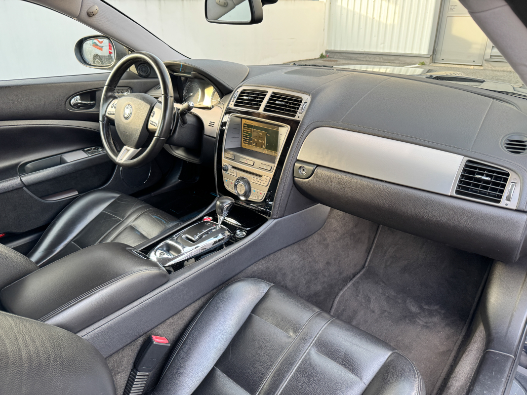 Jaguar XK — 11