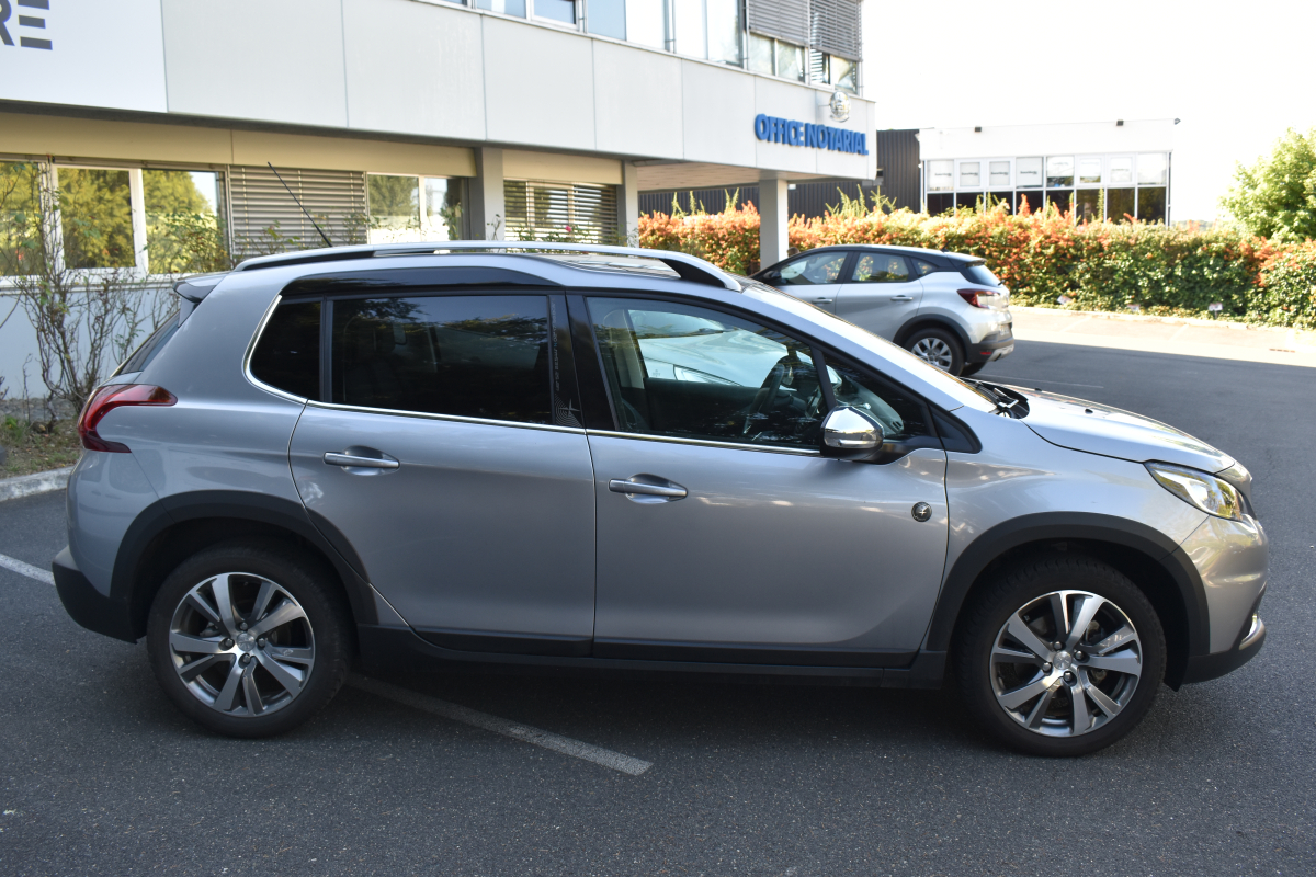 Peugeot 2008 — 8