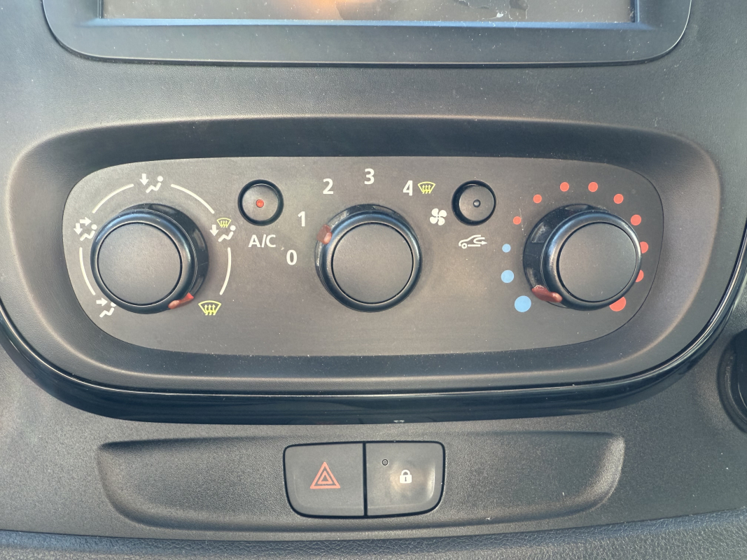 Opel Vivaro — 16