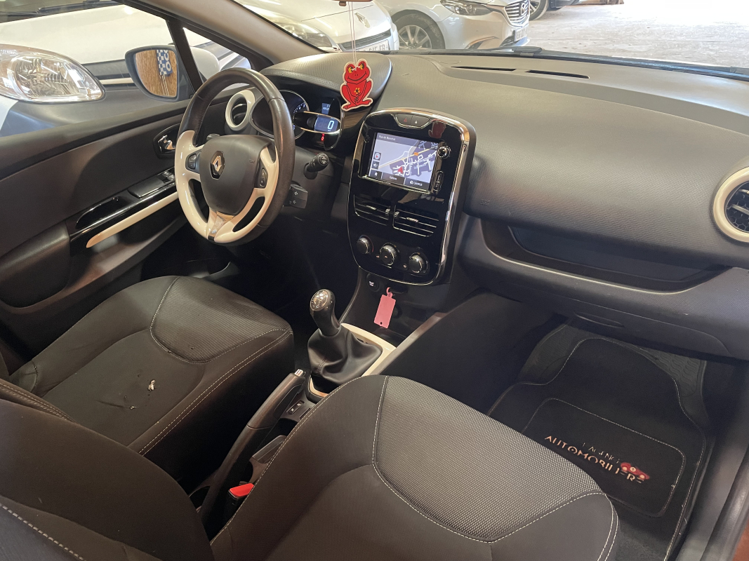 Renault Clio — 10