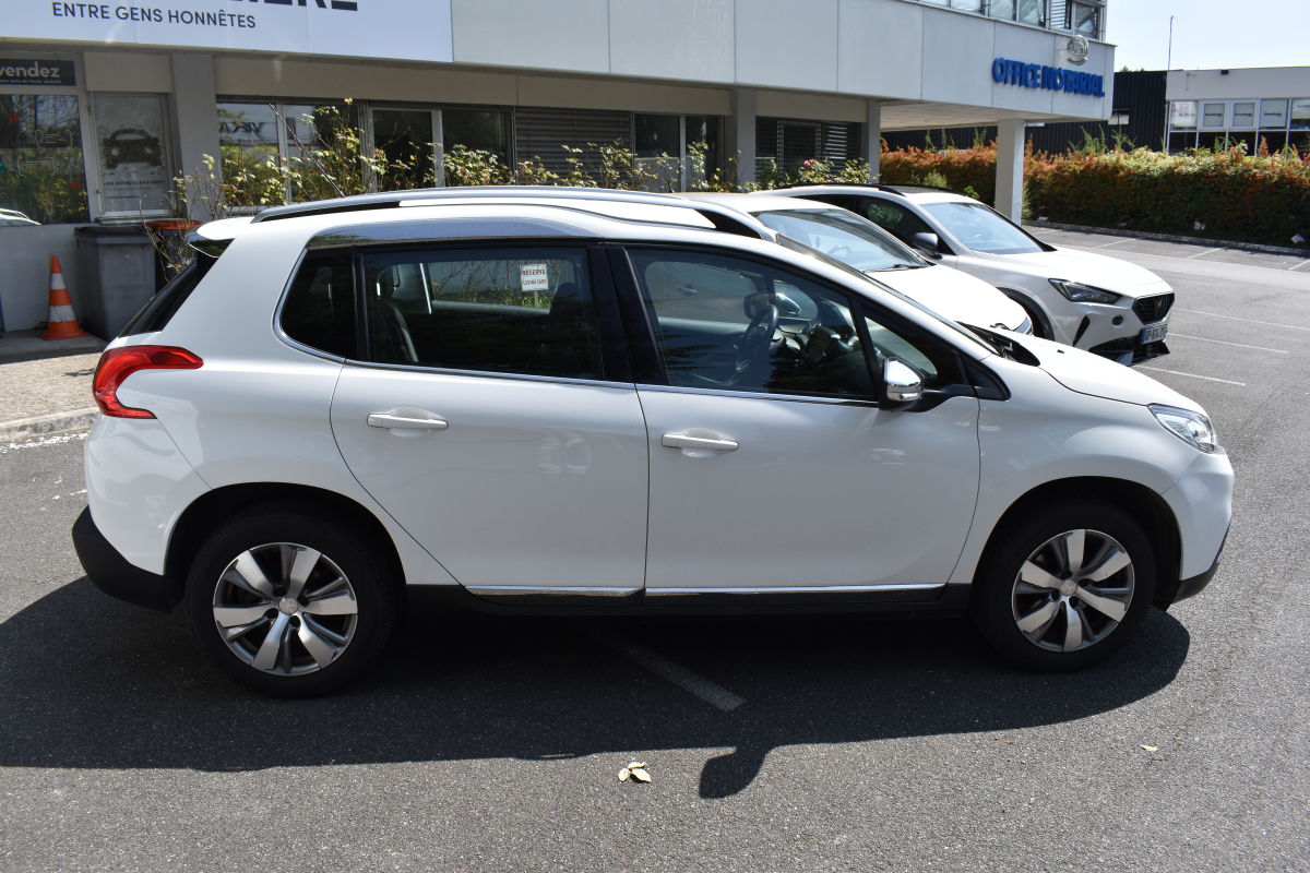 Peugeot 2008 — 8