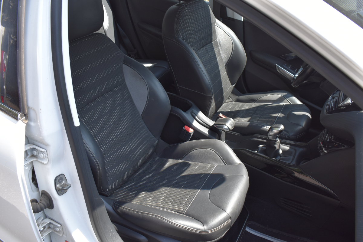 Peugeot 2008 — 12