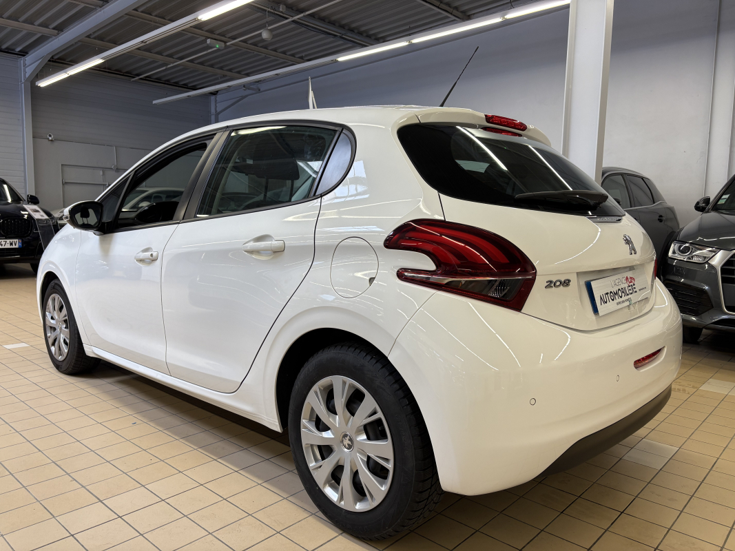 Peugeot 208 — 3