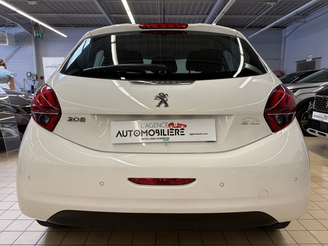 Peugeot 208 — 5