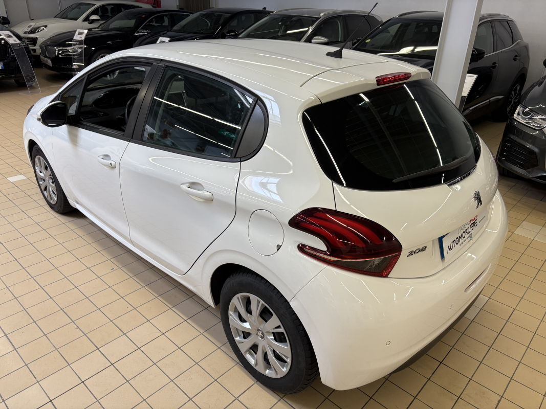 Peugeot 208 — 4