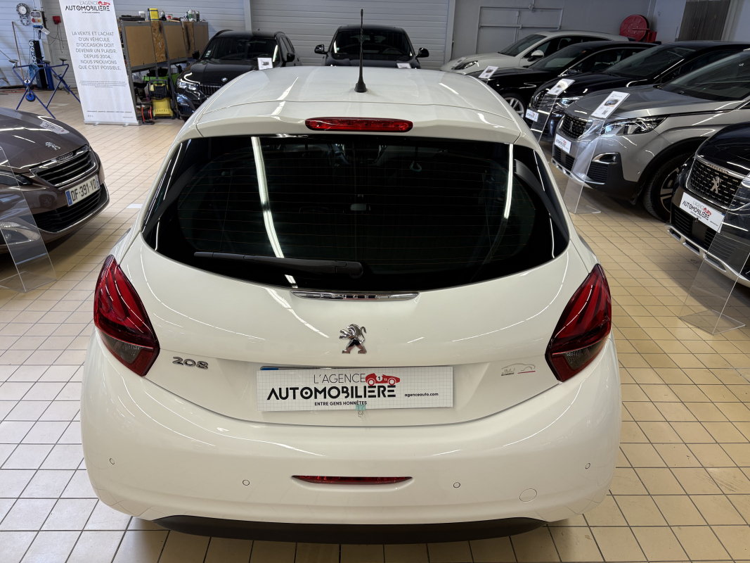 Peugeot 208 — 6